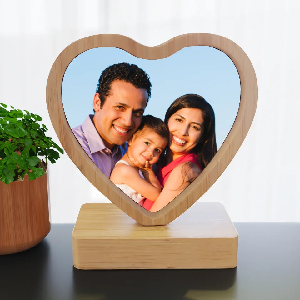 Heart-shaped magnetic photo frame